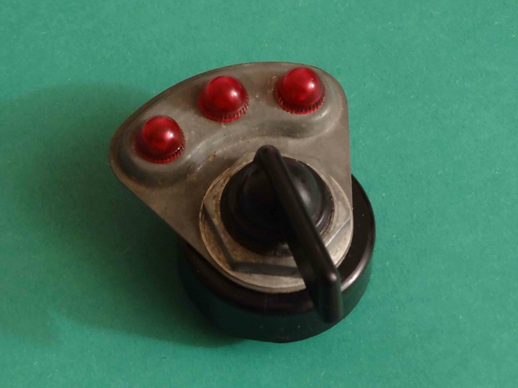 clignotant MF 835 - copie.jpg (221.67 Kio) Consulté 4978 fois clignotant MF 835 - copie.jpg